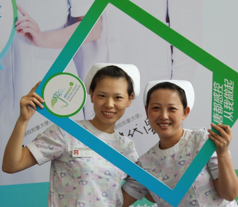 前100名拍摄立得照